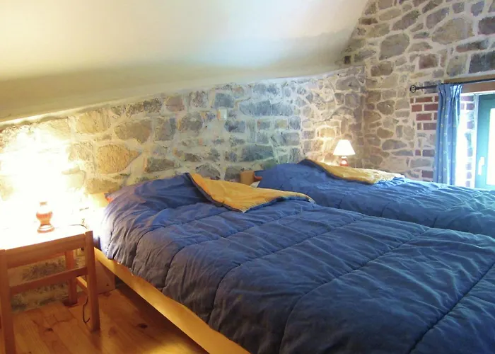 Near Forest And Hiking Trails Nyaraló