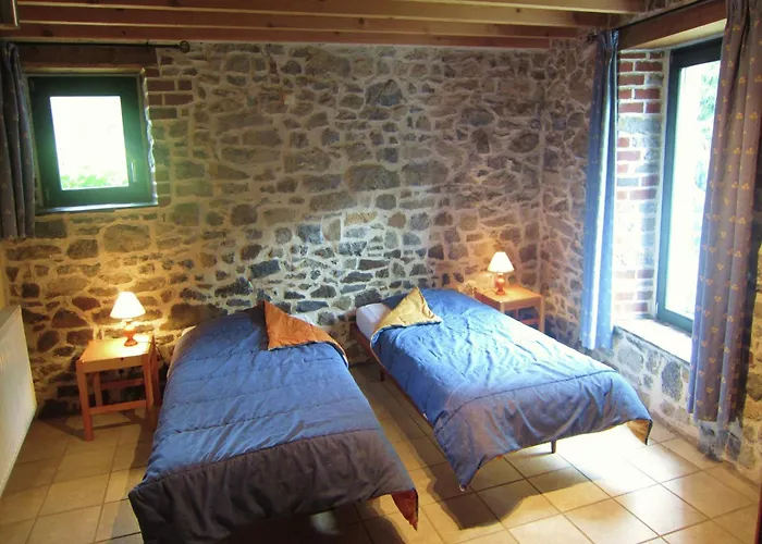 Near Forest And Hiking Trails Nyaraló