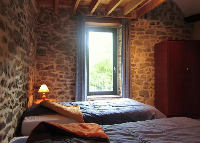 Nyaraló Near Forest And Hiking Trails