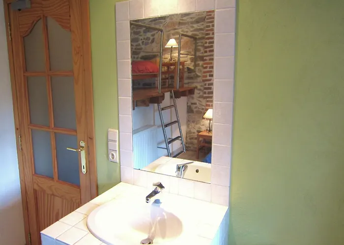 Near Forest And Hiking Trails Nyaraló