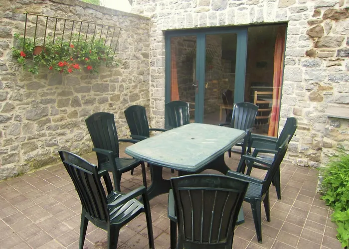 Nyaraló Near Forest And Hiking Trails